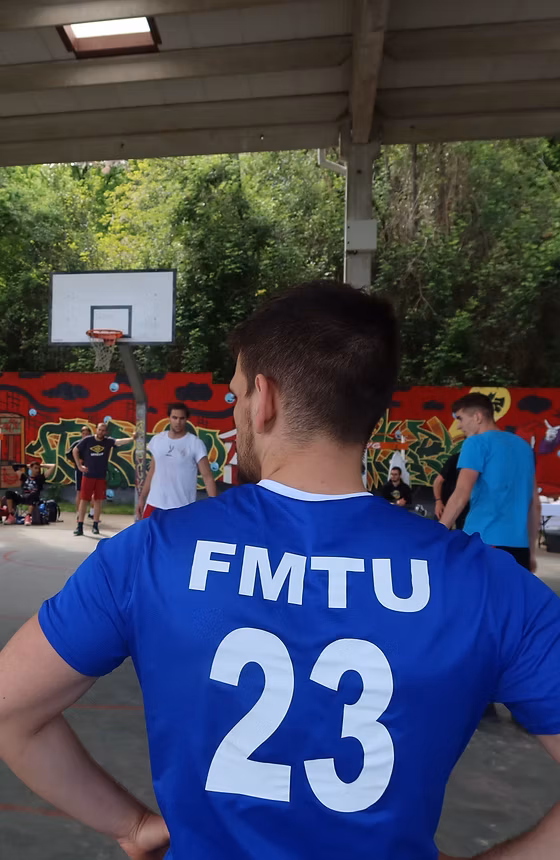 fmtu student na igralistu